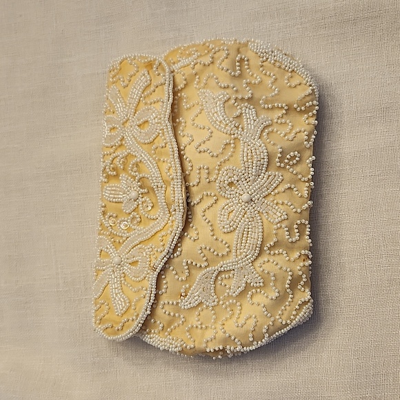 Walborg Vintage 1940's Hand Beaded Clutch, $55 - Picture 3 of 10